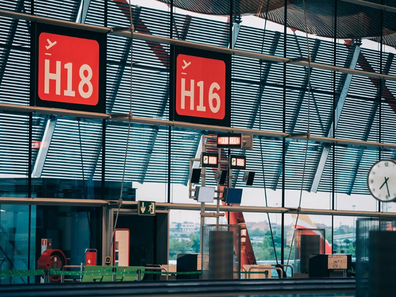 機(jī)場(chǎng)專(zhuān)用護(hù)欄網(wǎng)：防攀爬、抗沖擊，智能防護(hù)打造空港安全屏障