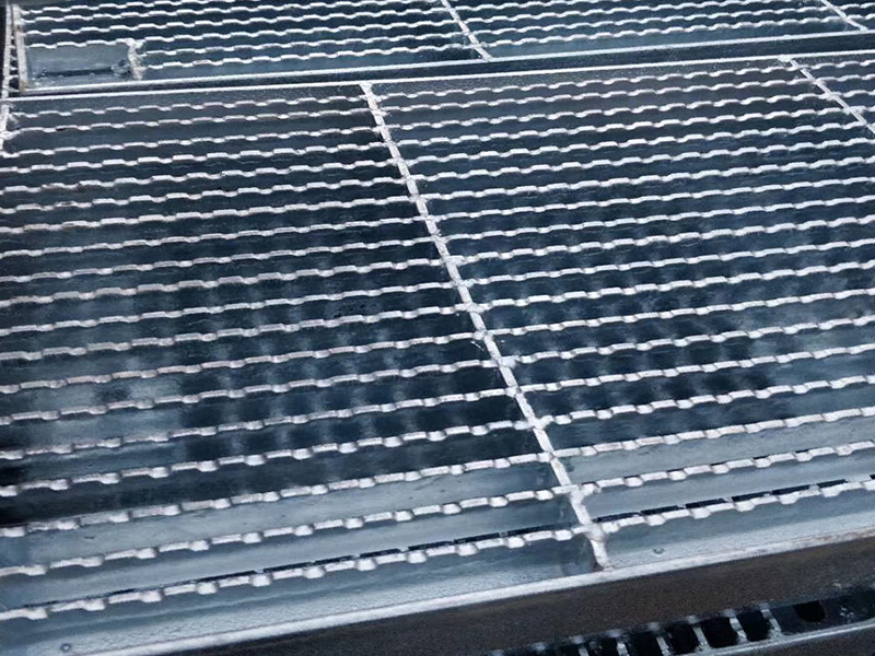 鋼格板